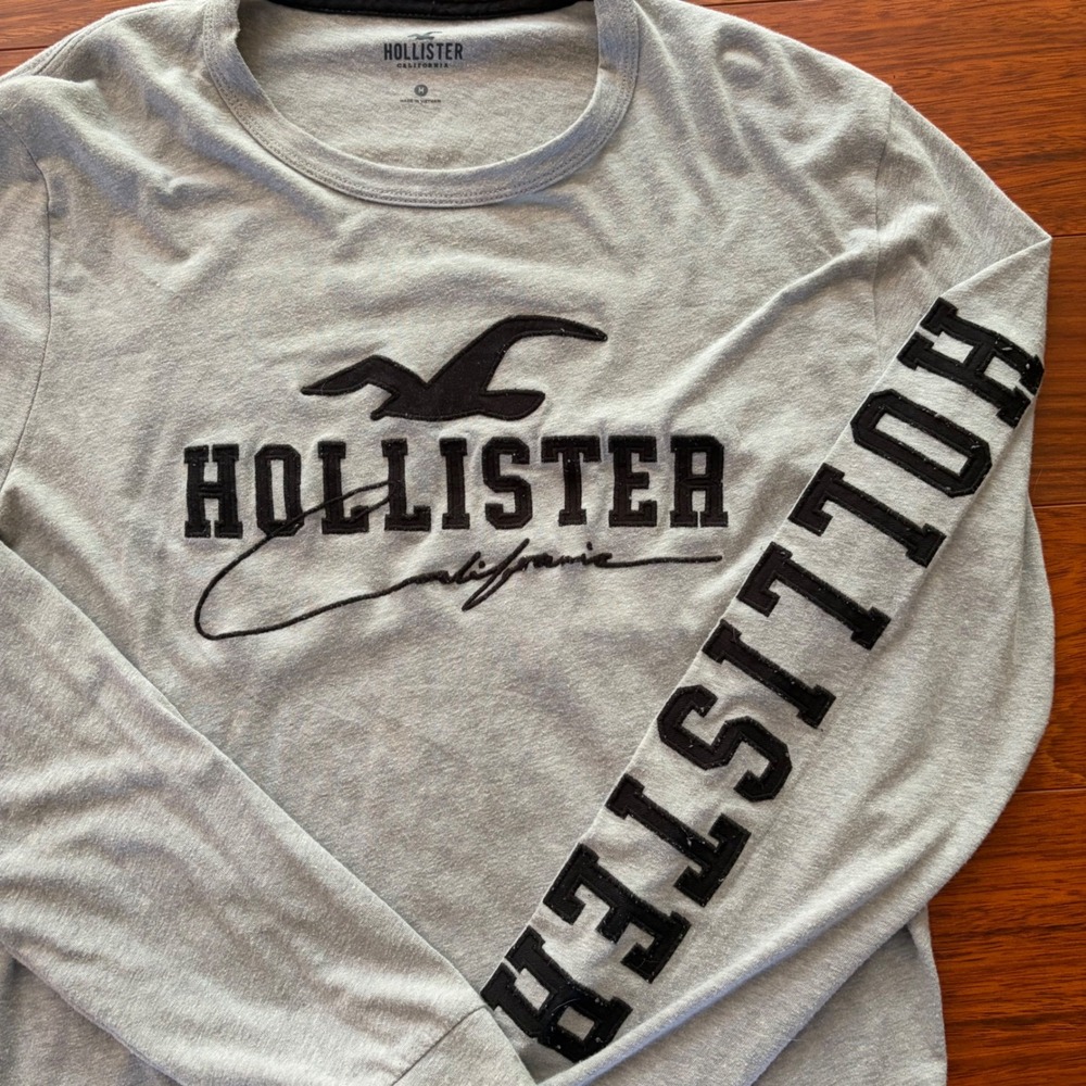 Y2K Hollister California Long Sleeve Graphic T-Shirt Gray Spellout Sleeve Size M